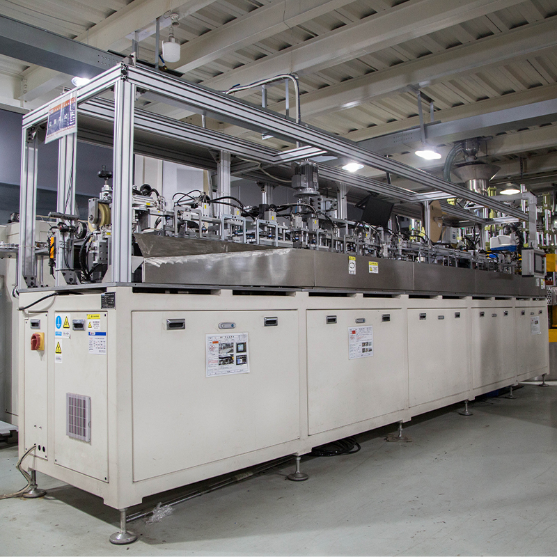 Amerykańska automatyczna linia produkcyjna z dwiema wtyczkami